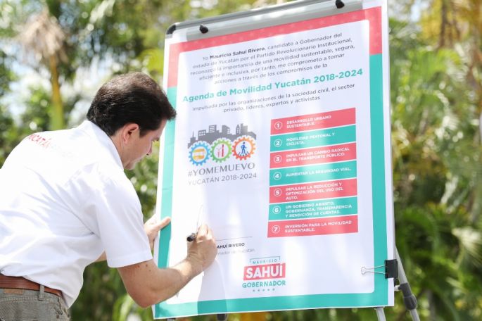 Mauricio Sahuí Rivero primer candidato a gobernador en el país en signar su adhesión a la iniciativa #YoMeMuevo