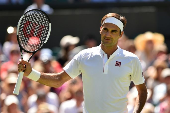 Federer inicia con éxito y ropa nueva su defensa de corona de Wimbledon