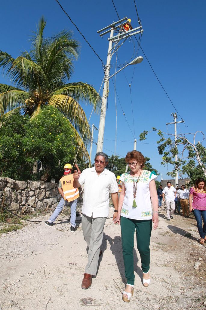 Supervisa la alcaldesa María Fritz Sierra obras en comisarías y colonias de Mérida