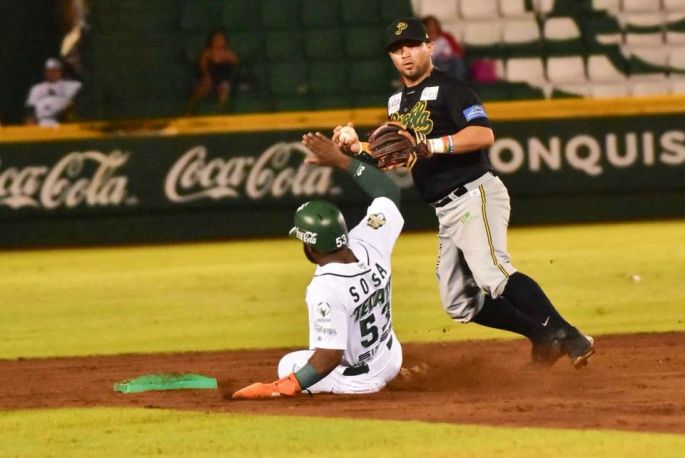 Pericos se queda con duelo de pitcheo ante Leones