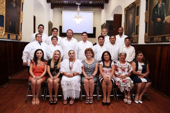 Conchi León recibe la medalla Héctor Herrera “Cholo” 2018