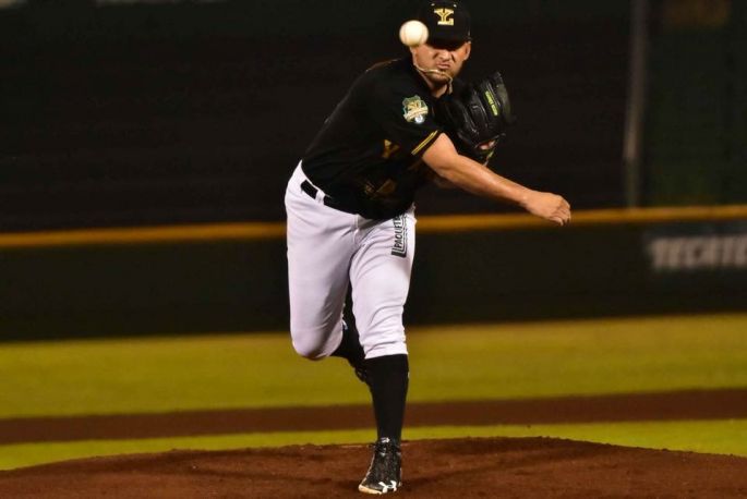 Los Leones rugen con furia para vencer a Pericos y evitan la limpia en el Kukulcán 