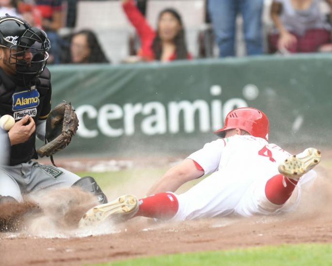 Los Leones pegan primero en la doble cartelera: 6x3 a los Diablos 