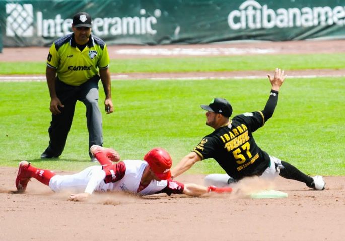 Los Diablos Rojos evitan la barrida en electrizante juego