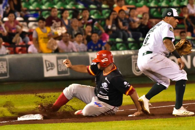 Piratas arma rally para empatar la serie ante Leones
