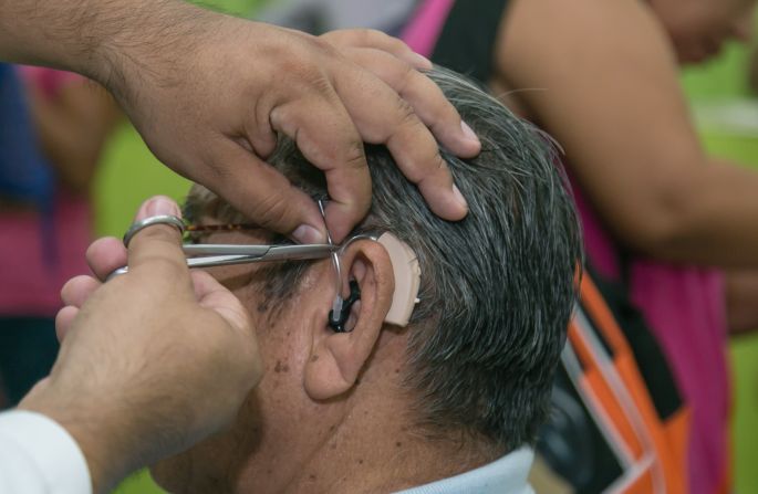 Entrega DIF Yucatán más de 15 mil aparatos auditivos