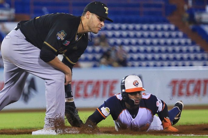 Tigres se queda con duelo de pitcheo ante Leones