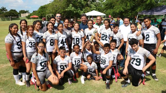 Inauguran Torneo de Tochito Bandera en el Kukulcán 