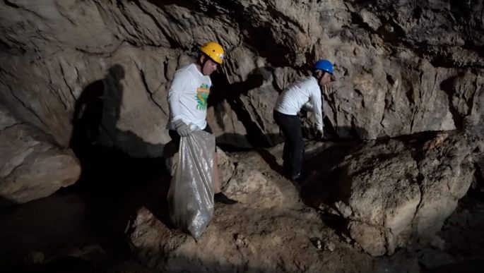 Voluntarios sanean cenote en Sanahcat