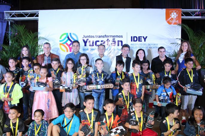 Premian a los ganadores infantiles del “Carlos Torres Repetto”