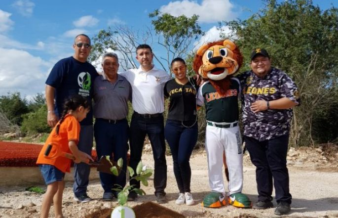 Los Leones siembran árboles 