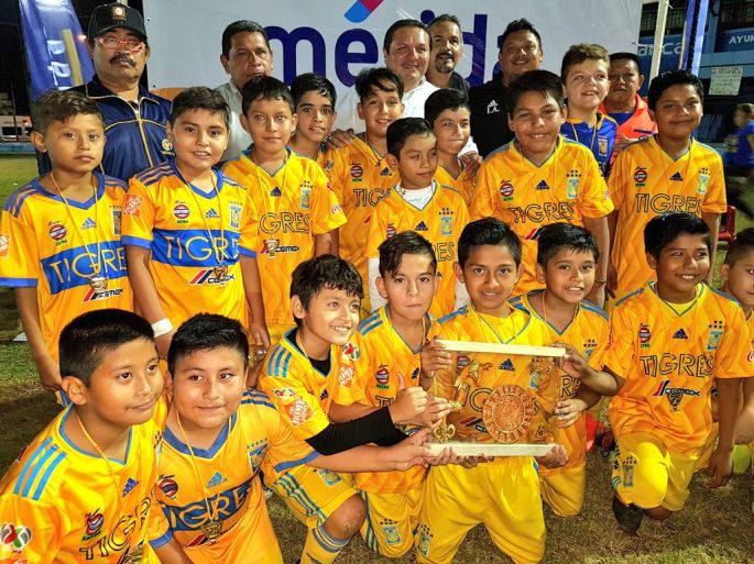 El Furia Azul-Tigres arrasa con los cuatro trofeos de campeones del Torneo Fundación de Mérida