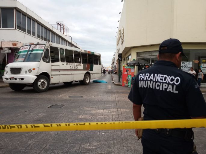 Camión de la ruta Cholul atropella a adulto mayor en el Centro de Mérida 