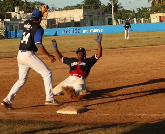 Los enrachados Senadores y los Zorros, finalistas en la Liga Meridana de Béisbol
