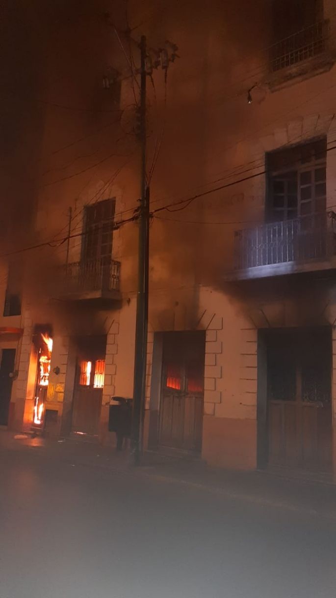 Se quema céntrico predio en Mérida 