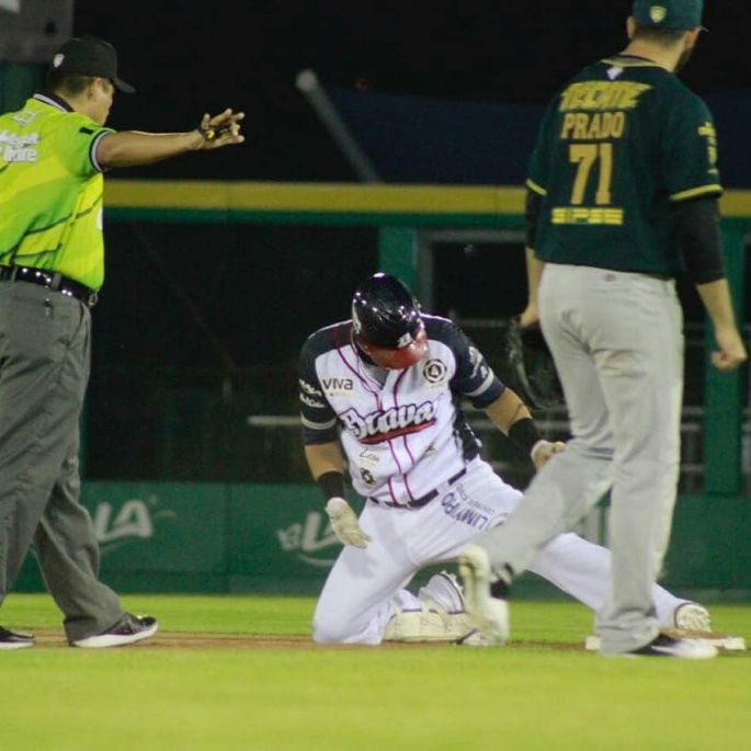 Otra derrota de Leones, en feria de batazos los Bravos ganan 15-14