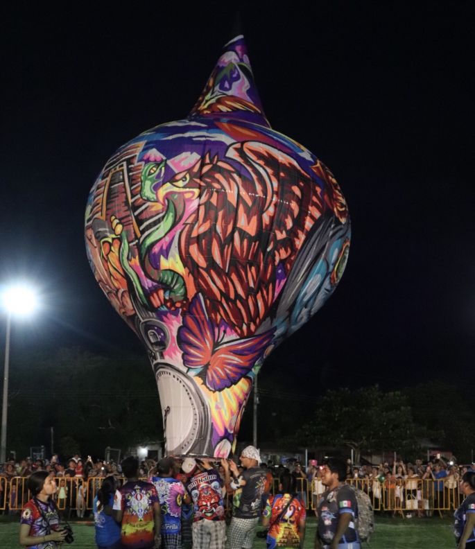 Colorido Primer Festival Globo Maya de Tahmek