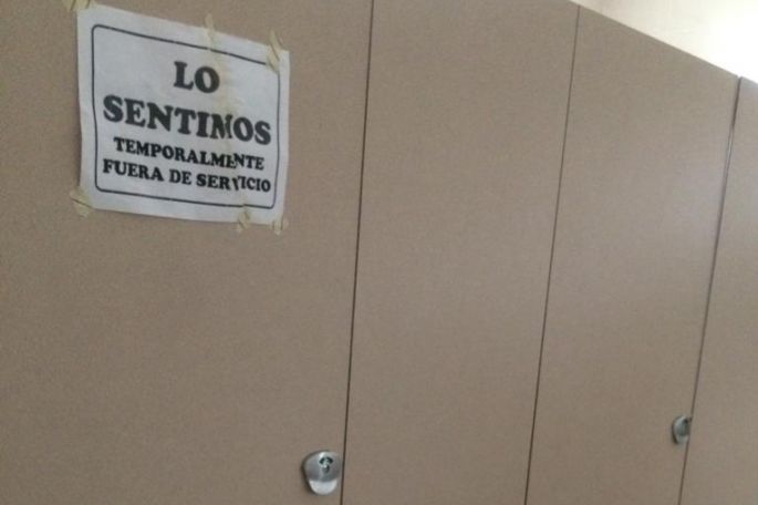 Denuncias por baños fuera de servicio en la UMF 58 del IMSS