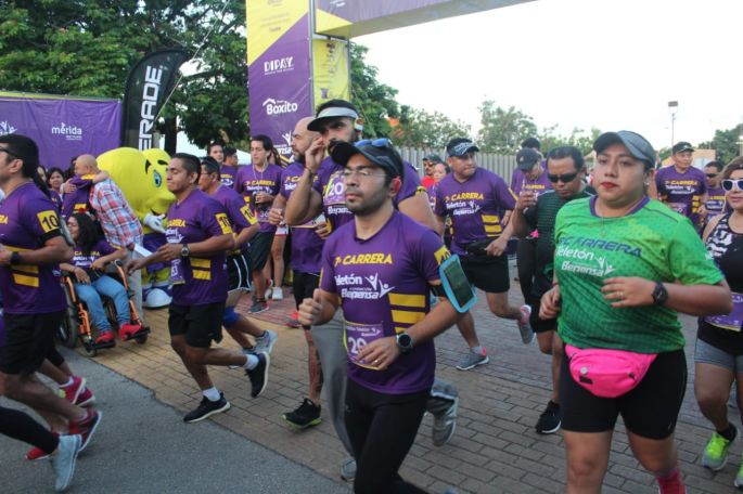Más de 850 corredores y caminadores en la carrera CRIT Yucatán 