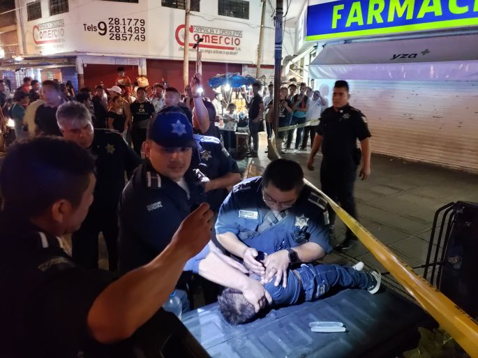 Niño de año y medio convulsiona en el Centro, la intervención de la Policía Municipal evita una tragedia 