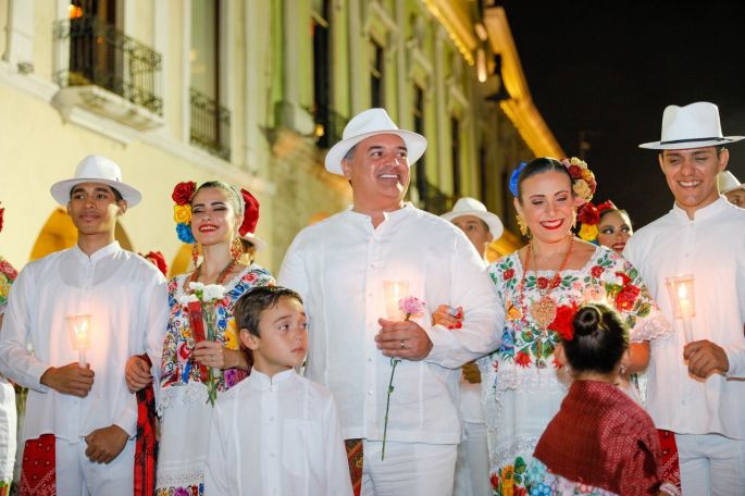El Alcalde Renán Barrera Concha encabezó los festejos por el 481 aniversario de la Fundación de Mérida