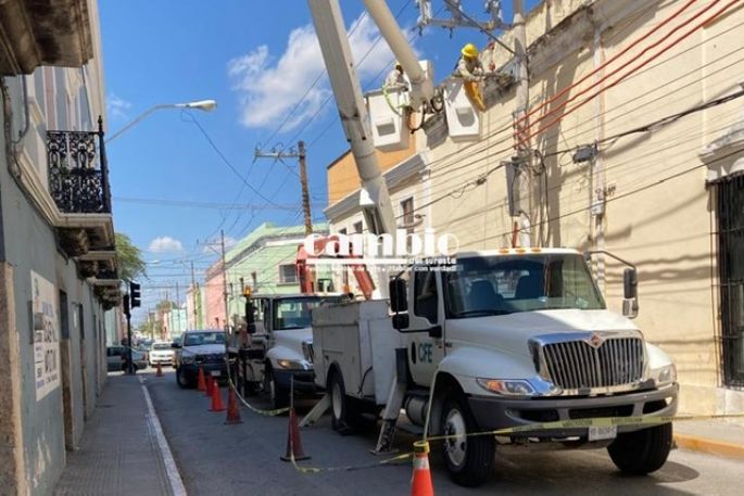 Trabajos de la CFE bloquean calle del Centro Histórico