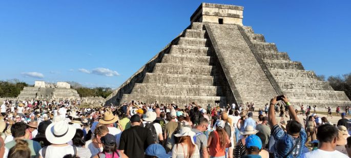 Más de 10 mil turistas disfrutaron a plenitud el generoso descenso del Dios Kulkulkán