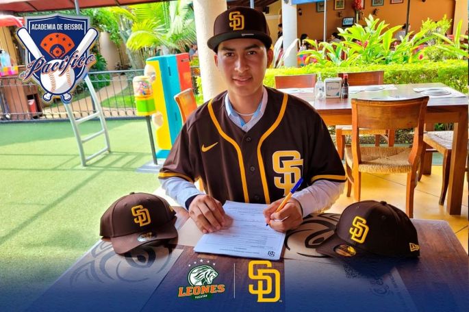 Joven prospecto de los Leones firma con los Padres de San Diego