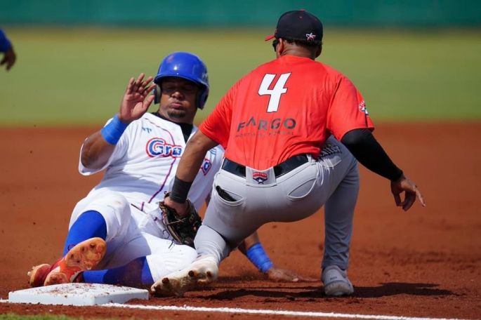 Alazanes de Granma vence 3-1 a los Fargo-Moorhead RedHawks en el primer encuentro de la Baseball Champions League Americas