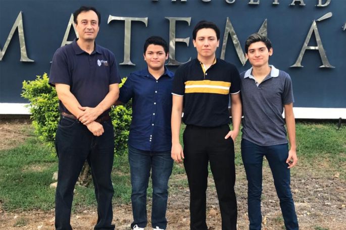 Estudiantes UADY van a final nacional de programación competitiva