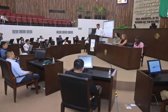 Diputados del PRI escuchan propuestas, inquietudes y problemas que enfrentan los jóvenes