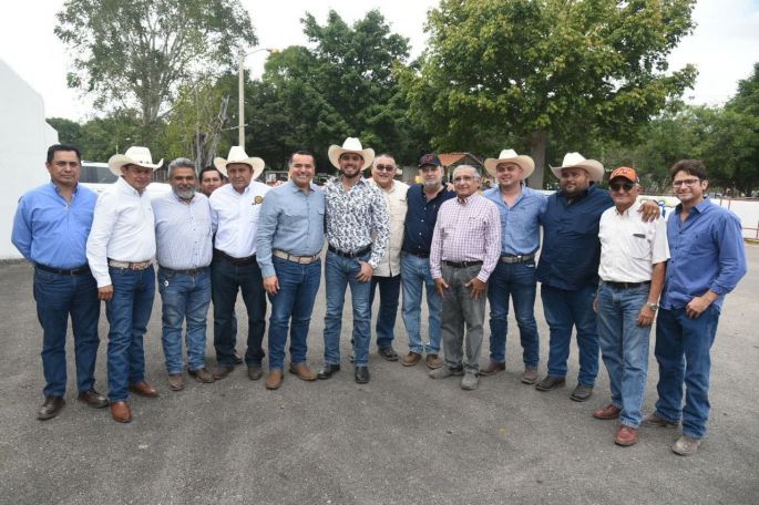 Dirigentes ganaderos refrendaron su compromiso de trabajar hombro con hombro con Renán Barrera