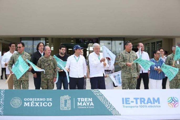 Realizan banderazo inaugural el Gobernador Mauricio Vila Dosal y el Presidente Andrés Manuel López Obrador, de la primera ruta del Ie-tram