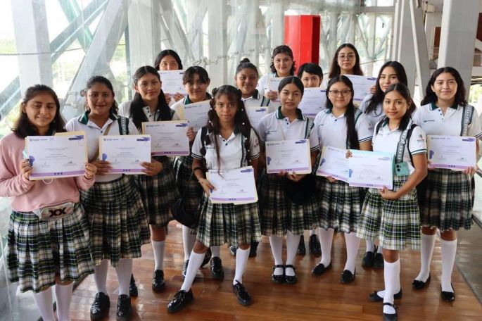 Jóvenes yucatecas se preparan profesionalmente en tecnologías de la información con apoyo del Gobernador Mauricio Vila Dosal
