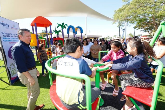 El Ayuntamiento continúa rehabilitando los espacios públicos de las comisarías