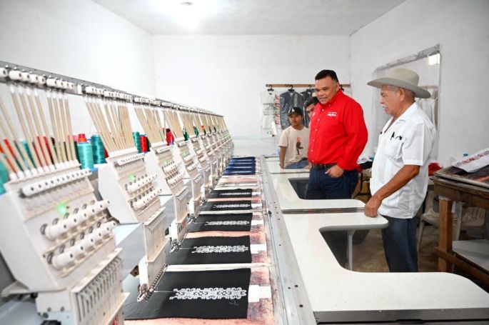 Los apoyos de Rolando Zapata siguen dando frutos en Tekit, "Capital Mundial de la Guayabera"