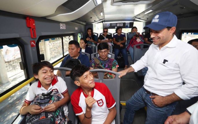 El Gobernador Mauricio Vila supervisa funcionamiento de rutas del Sistema de Transporte Va y Ven que prestan servicio en el Sur de Mérida