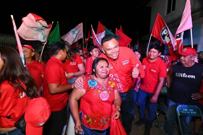Priistas del sur del estado reciben a Rolando Zapata con las banderas en alto