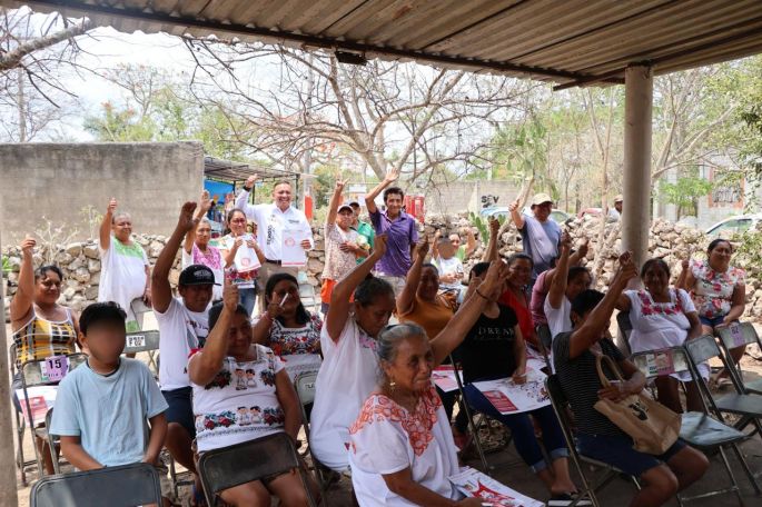 Sergio Vadillo prosigue construcción de su agenda legislativa en comisarías de Mérida
