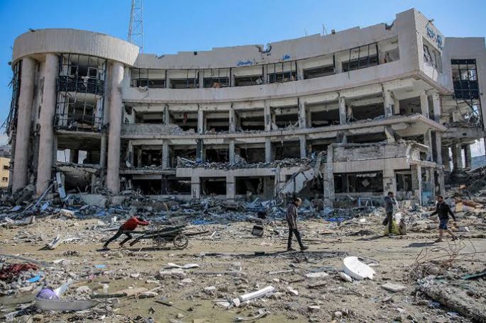 Un incendio provocado obliga a la Agencia para los Refugiados Palestinos a cerrar temporalmente su sede en Jerusalén Oriental