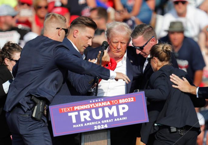 Trump resulta herido en una oreja tras un tiroteo en un mitin en Pensilvania con dos muertos