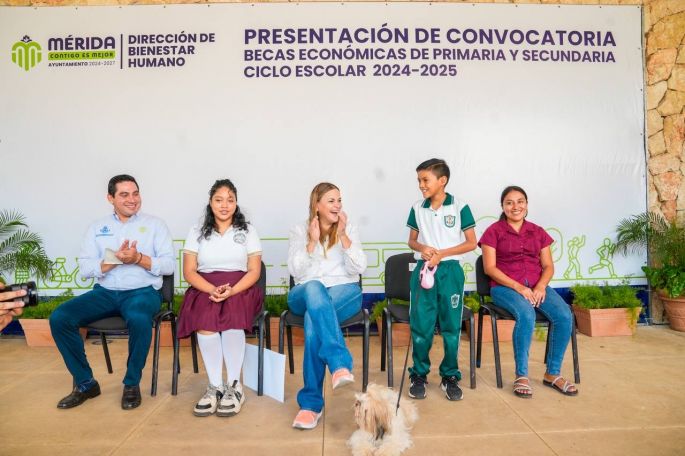 Construimos justicia social con la entrega de 4 mil 200 becas para alumnos de educación básica: Cecilia Patrón