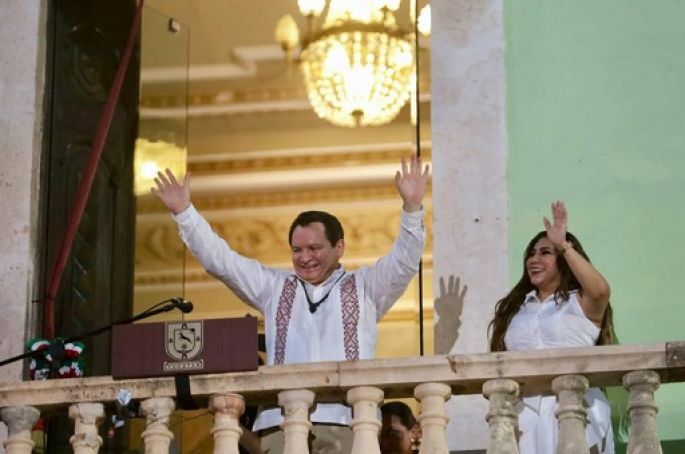 Entra Huacho al Palacio de Gobierno con el pueblo de Yucatán 