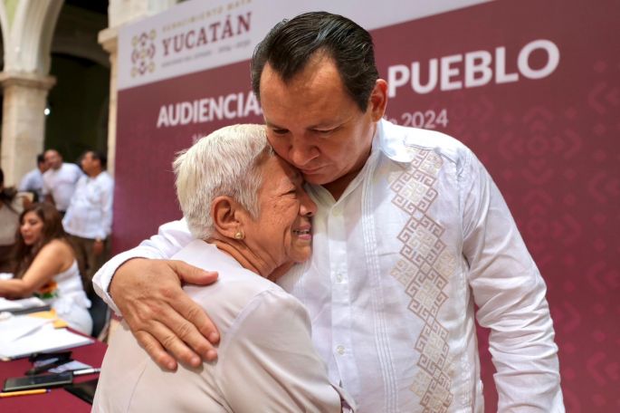 Abre Gobernador Joaquín Díaz Mena las puertas de Palacio de Gobierno por primera vez para atender las audiencias con el pueblo