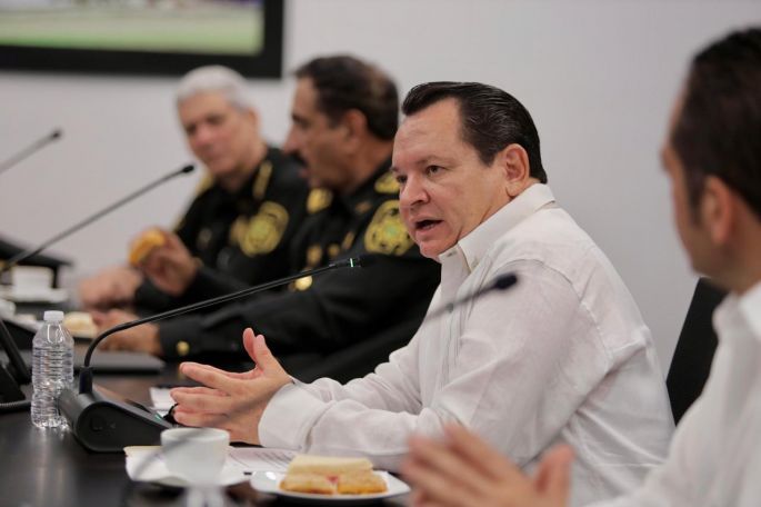 Se reúne Díaz Mena con mandos de seguridad en el C5i