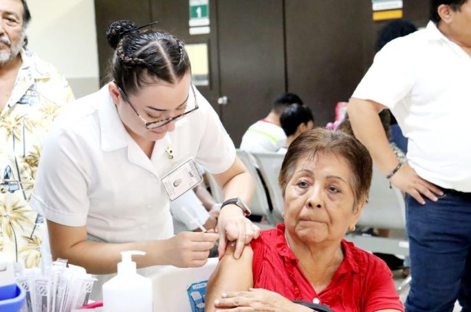 IMSS Yucatán arranca campaña de vacunación contra influenza y COVID-19 en temporada de frío