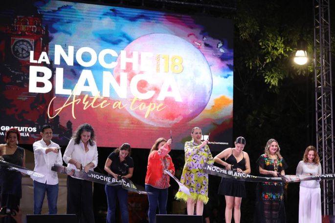 "La Noche Blanca: Arte a Tope" ilumina las calles de Mérida con creatividad y pasión