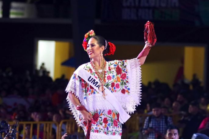 La representante de Umán, Galilea Paredes Ortiz, primera embajadora de la Feria Internacional de Yucatán Xmatkuil