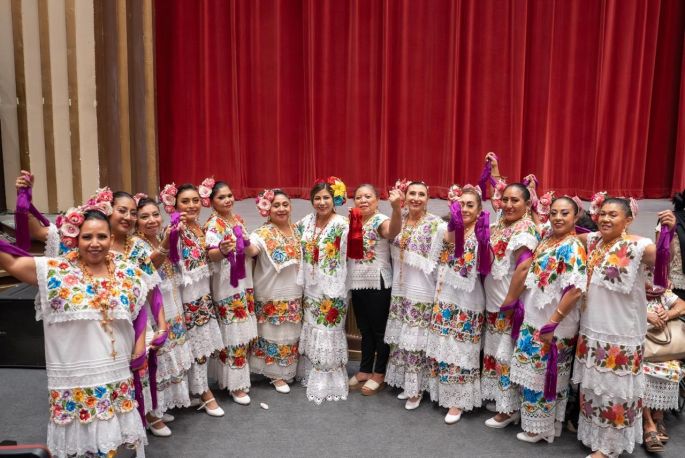 Inaugura el DIF Yucatán los Clubes del Adulto Mayor