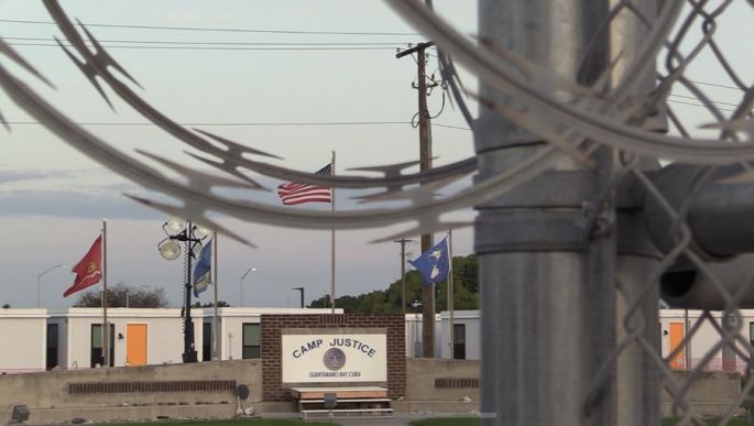 Trump ordena al Pentágono preparar 30,000 camas para migrantes en Guantánamo